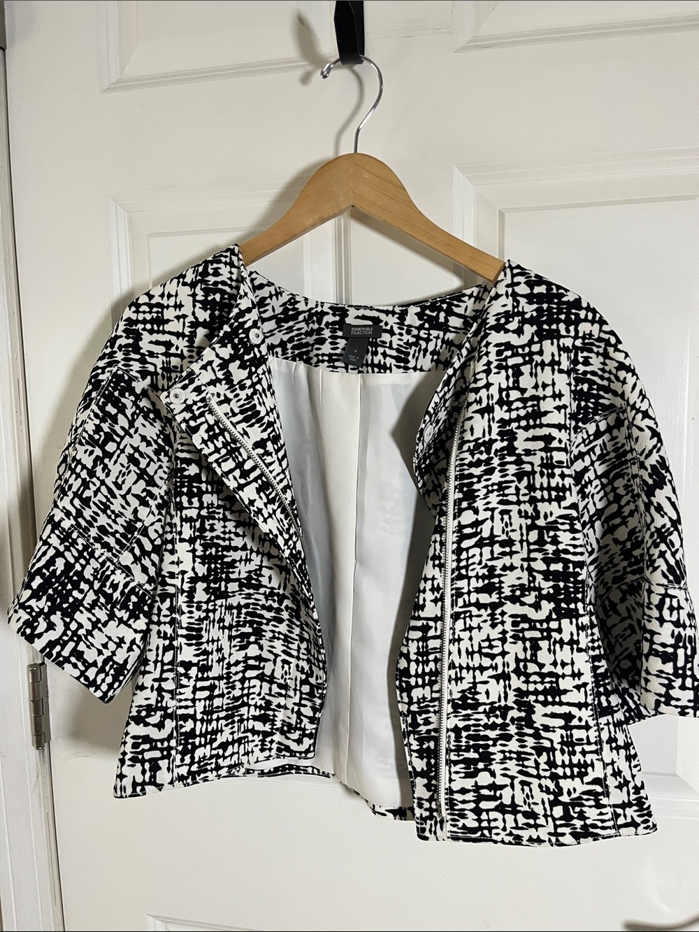 Kenneth Cole pattern crop blazer statement sleeve jacket black, white geo sz 8